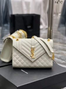 Bolsa Saint Laurent Envelope Grain de Poudre Media - Branco/Dourado