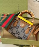 Bolsa Gucci Diana Small Tote Monogram - Bege/Marrom