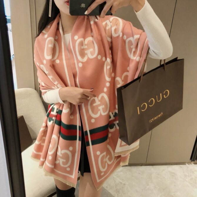 Manta Gucci Xadrez Monogram Dupla Face - Imagem 13