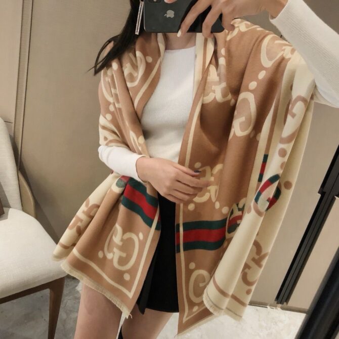Manta Gucci Xadrez Monogram Dupla Face - Imagem 16