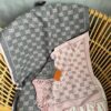 Manta Gucci Xadrez Monogram Dupla Face-Cinza/Rosa