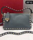 Bolsa Valentino Rockstud Crossbody - Cinza