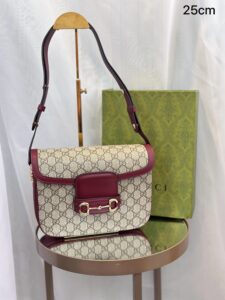 Bolsa Gucci 1955 Horsebit Monogram - Bege/Vinho