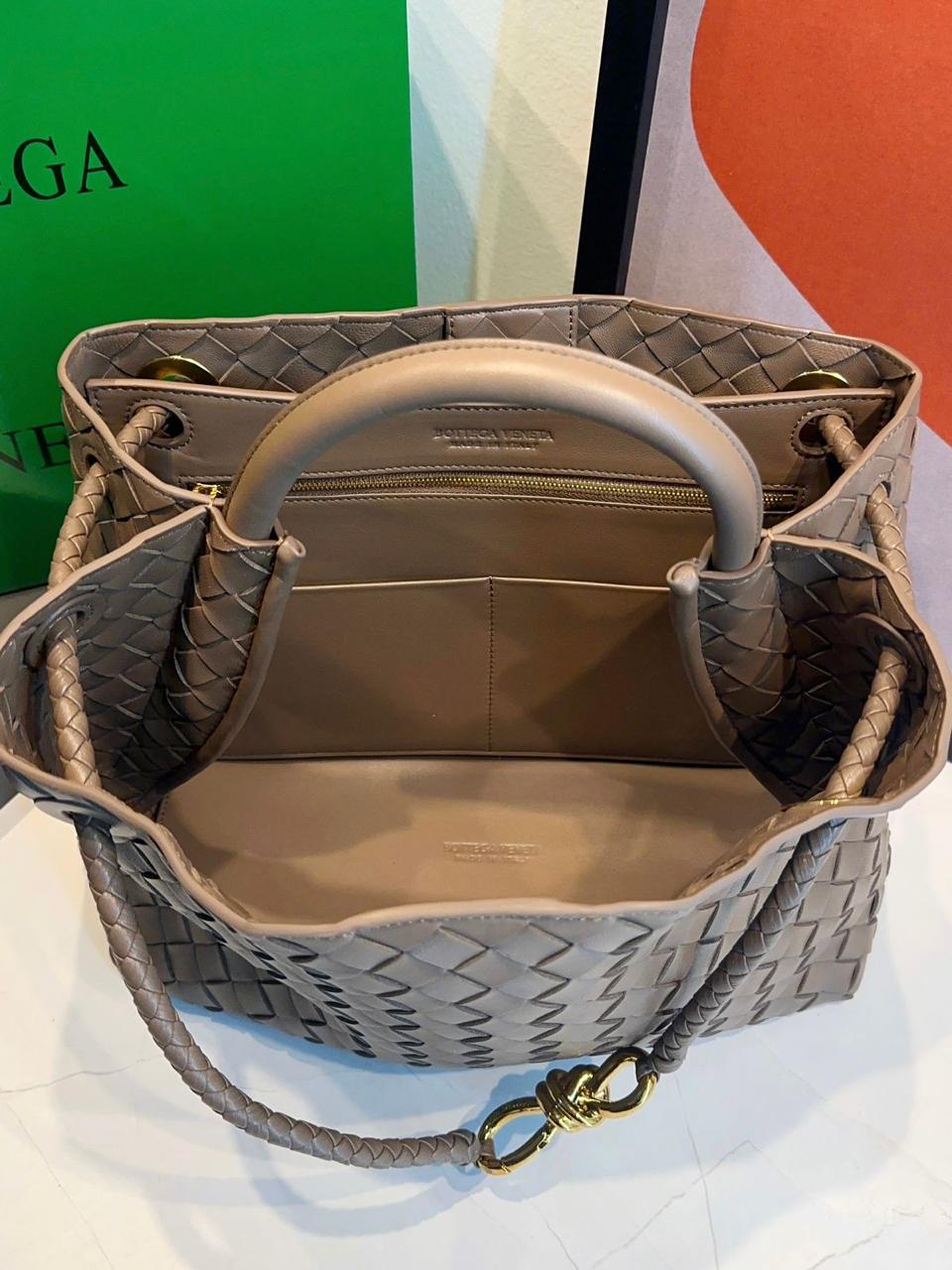 Bolsa Bottega Veneta Andiamo Média - Imagem 39