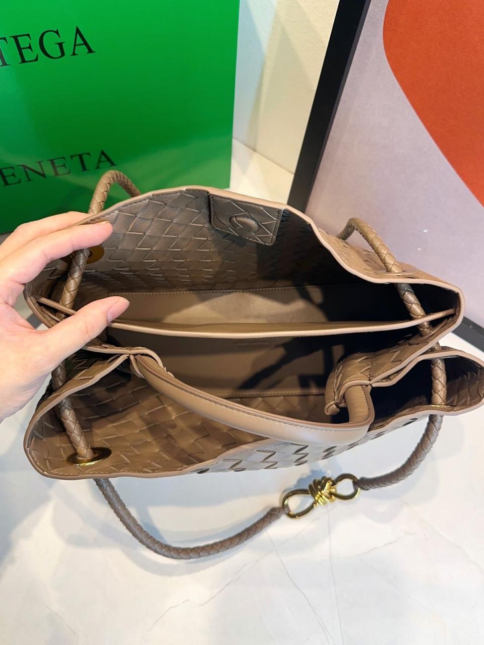 Bolsa Bottega Veneta Andiamo Média - Imagem 43
