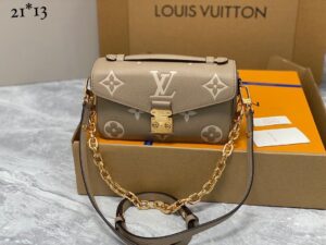 Bolsa LV Pochette Métis East West - Bege