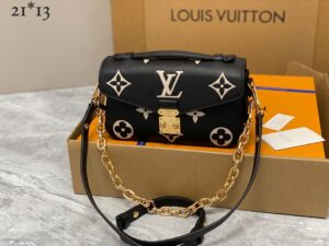 Bolsa LV Pochette Métis East West - Preto