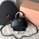 Bolsa Miu Miu Tiracolo em Couro - Preto