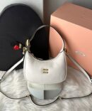 Bolsa Miu Miu Hobo em Couro - Branco