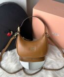 Bolsa Miu Miu Hobo em Couro - Caramelo