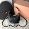 Bolsa Miu Miu Hobo em Couro - Preto