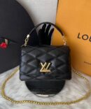 Bolsa Louis Vuitton Go - Preto/Dourado