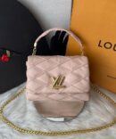 Bolsa Louis Vuitton Go - Rosa/Dourado