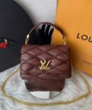 Bolsa Louis Vuitton Go - Marrom/Dourado