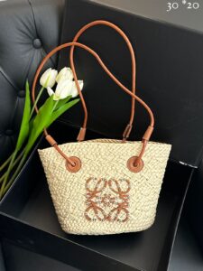 Bolsa Loewe Cesto com Anagrama PM - Bege/Caramelo