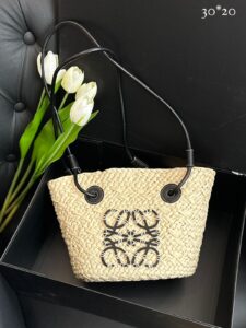 Bolsa Loewe Cesto com Anagrama PM - Bege/Preto