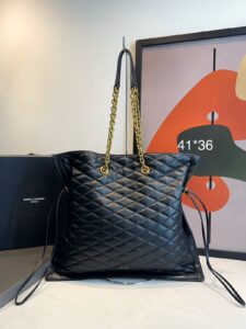 Bolsa Saint Laurent Calypso Acolchoada-Preto