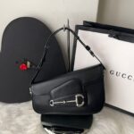 Bolsa Gucci Horsebit 1955 Assimétrica - Preto