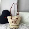 Bolsa Loewe Cesto com Anagrama PM - Bege/Marrom