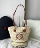 Bolsa Loewe Cesto com Anagrama PM - Bege/Marrom