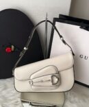 Bolsa Gucci Horsebit 1955 Assimétrica - Branco