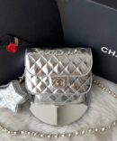 Bolsa Chanel com Porta Moeda Metalizada - Prata