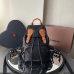 Mochila Burberry Rucksack - Preto/Marrom