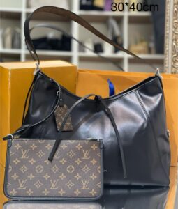 Bolsa Louis Vuitton CarryAll - Preto