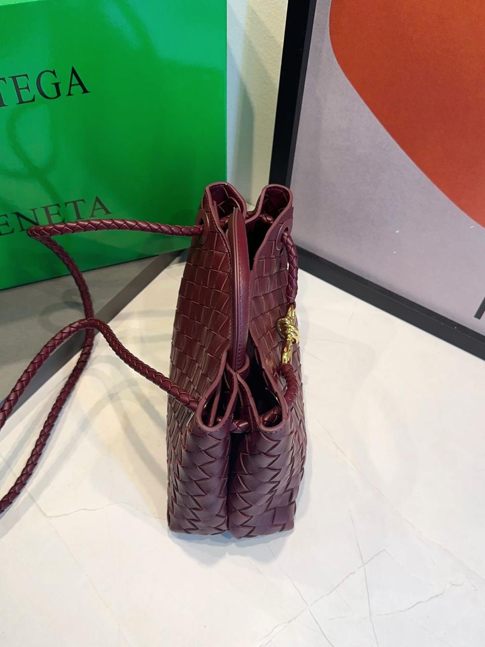 Bolsa Bottega Veneta Andiamo Pequena - Imagem 11