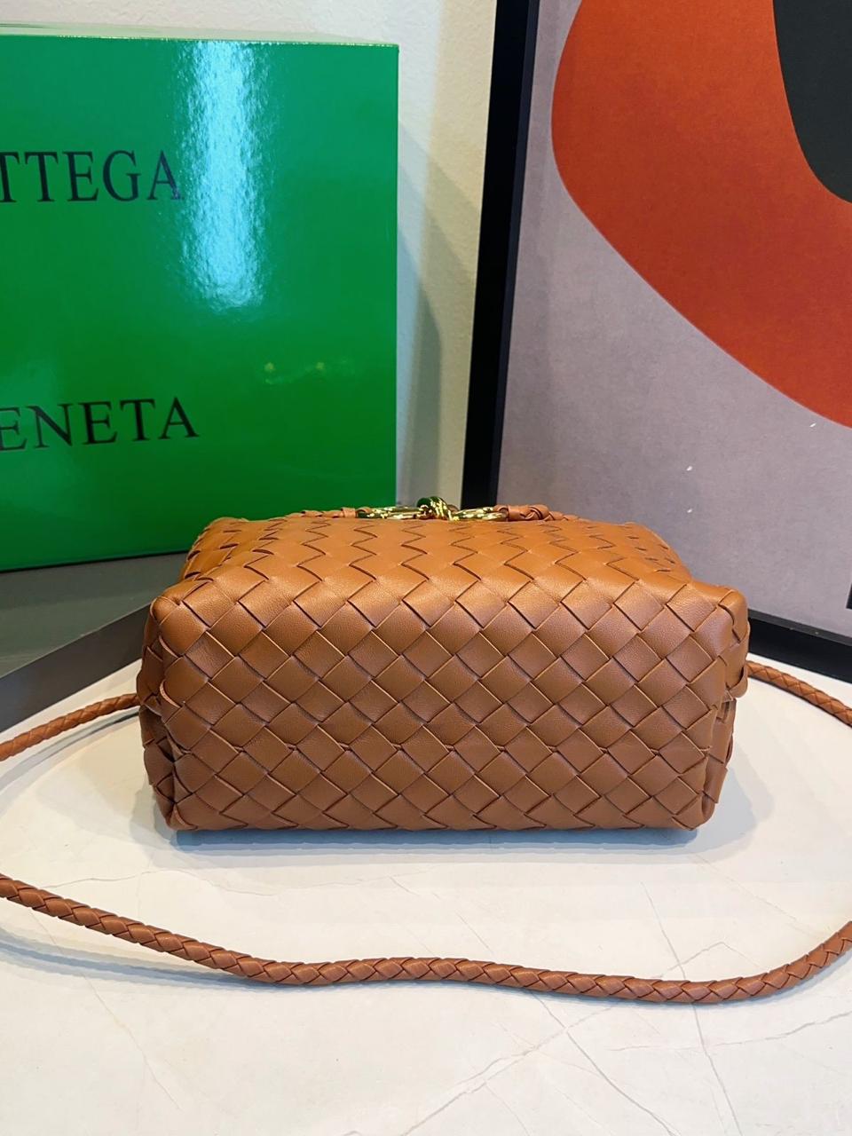Bolsa Bottega Veneta Andiamo Pequena - Imagem 22