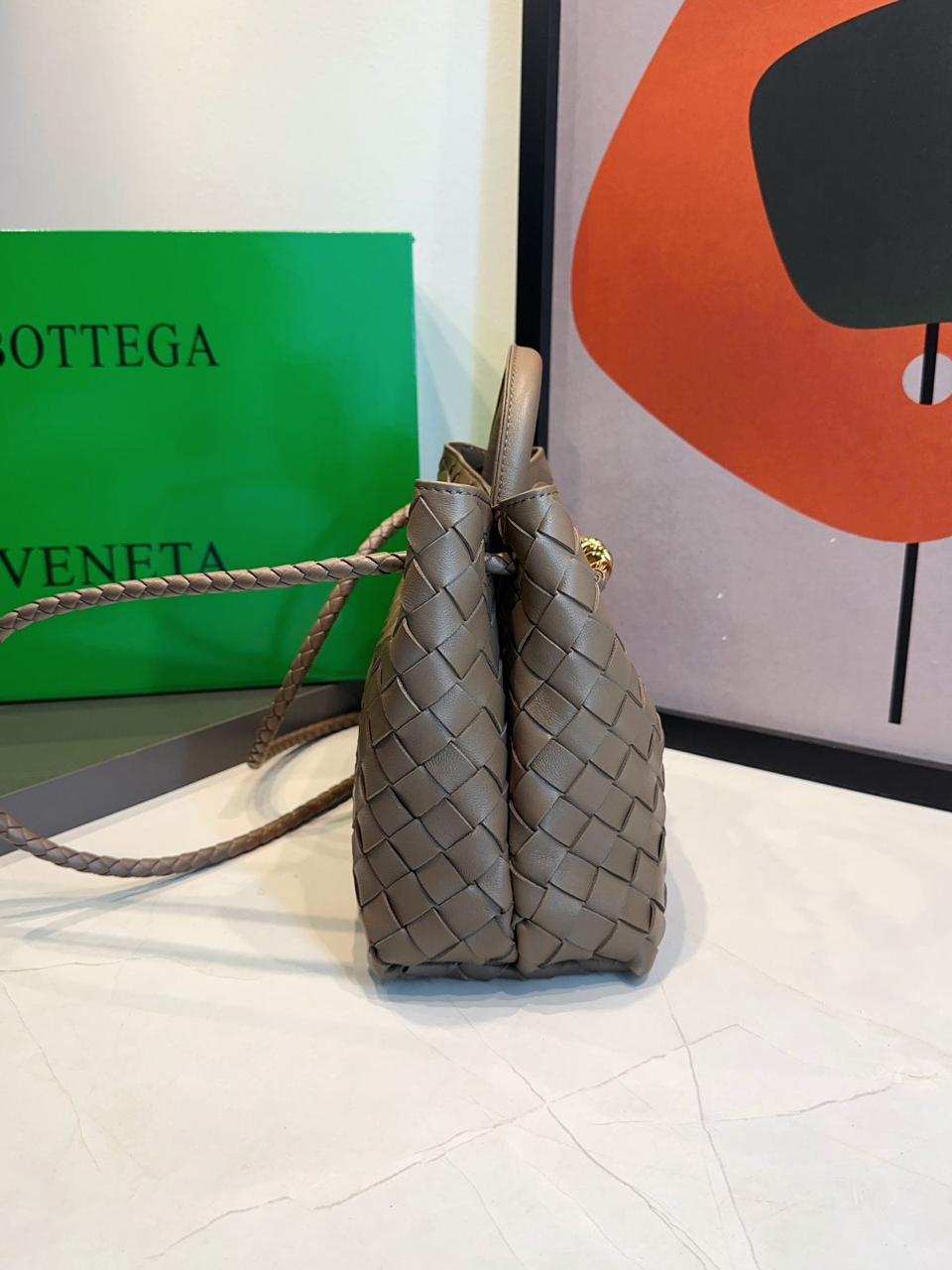 Bolsa Bottega Veneta Andiamo Pequena - Imagem 29