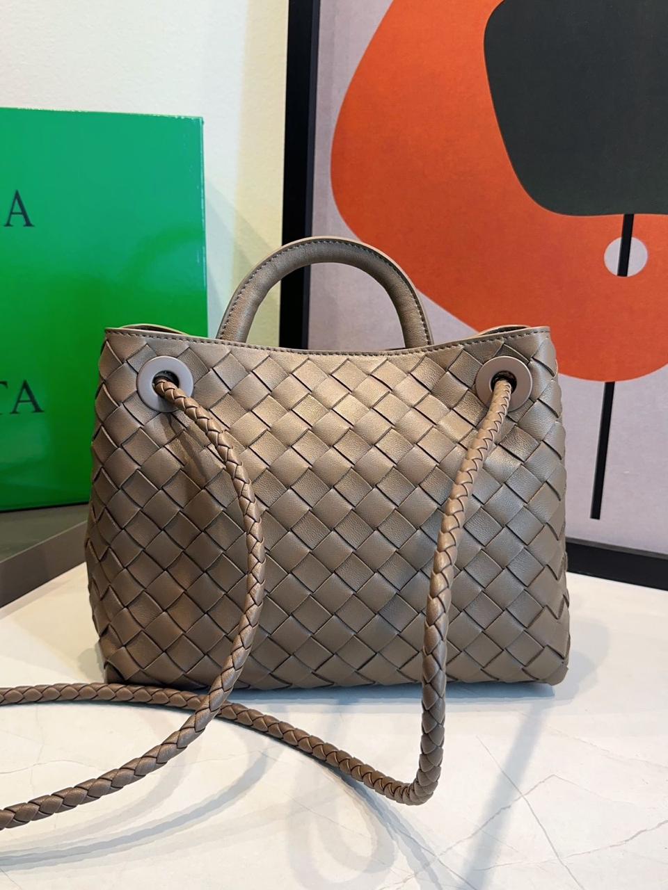 Bolsa Bottega Veneta Andiamo Pequena - Imagem 30