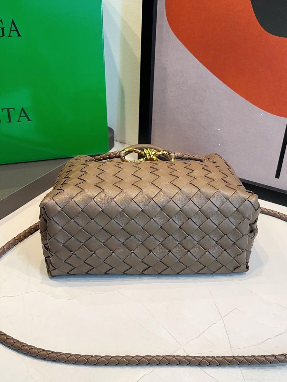 Bolsa Bottega Veneta Andiamo Pequena - Imagem 33