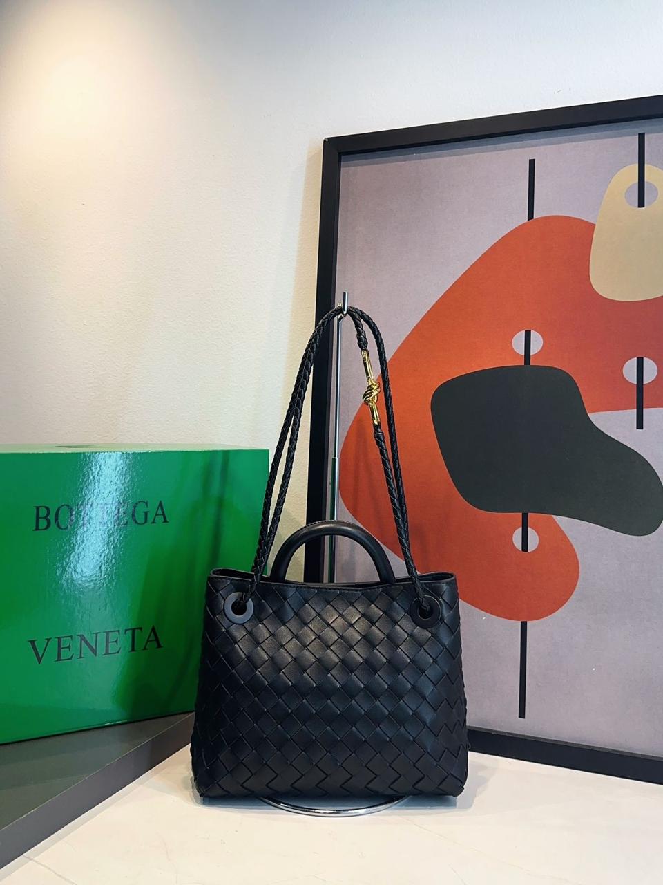 Bolsa Bottega Veneta Andiamo Pequena - Imagem 37