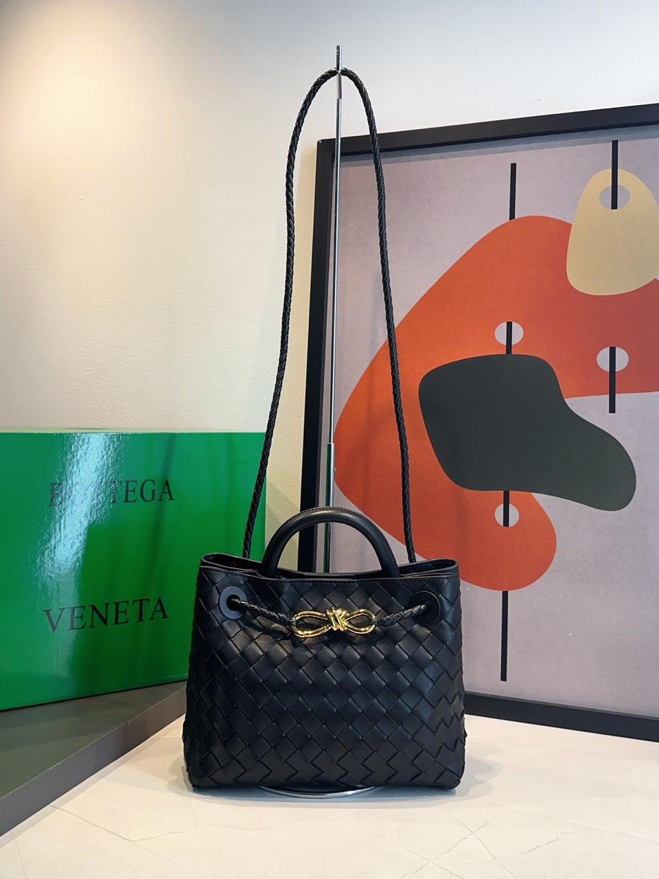 Bolsa Bottega Veneta Andiamo Pequena - Imagem 38