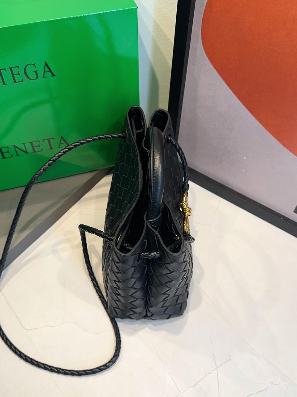 Bolsa Bottega Veneta Andiamo Pequena - Imagem 43