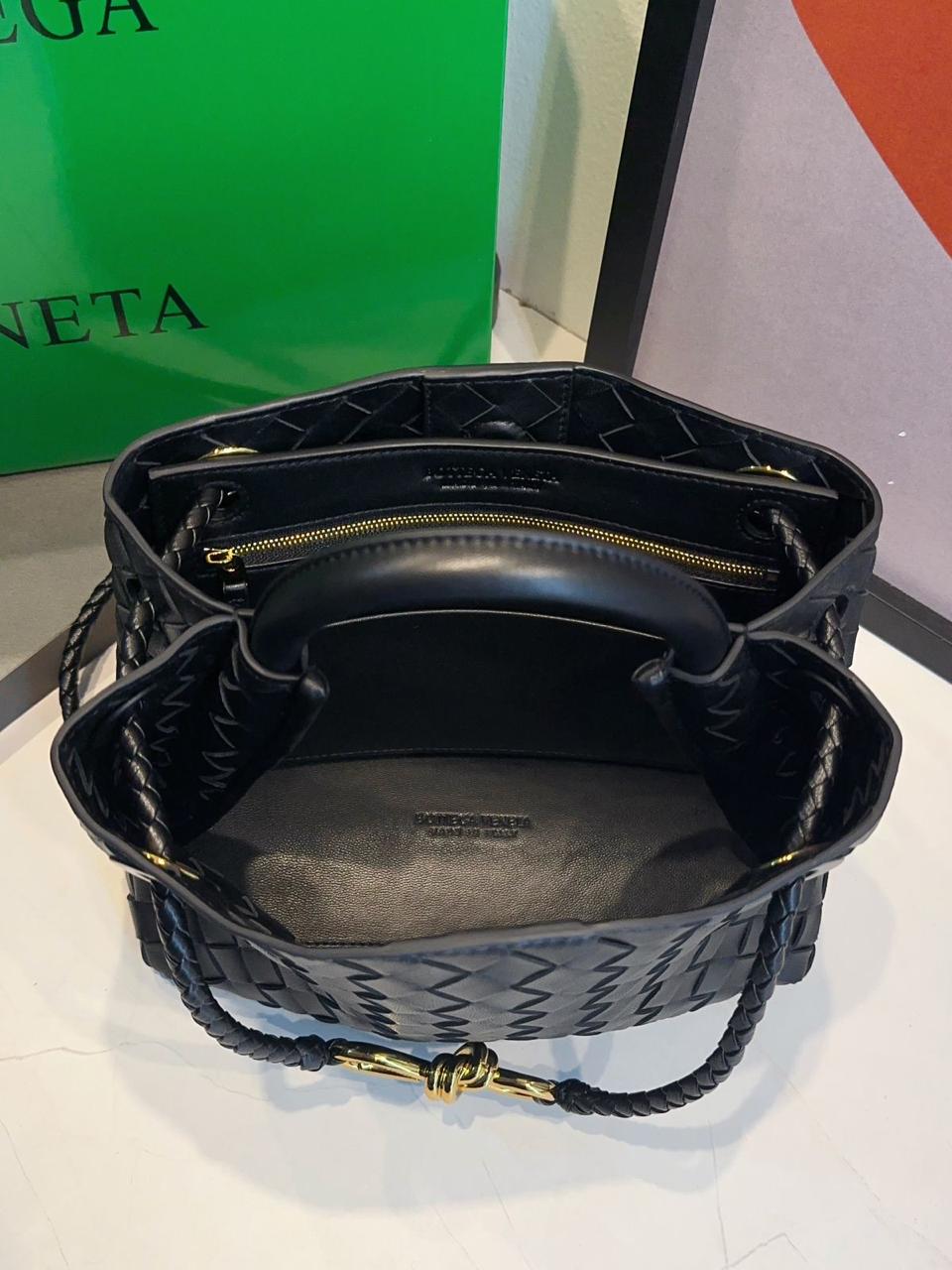 Bolsa Bottega Veneta Andiamo Pequena - Imagem 46