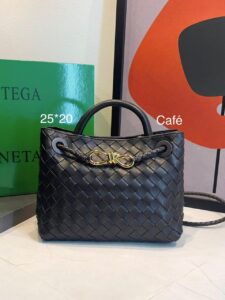 Bolsa Bottega Veneta Andiamo Pequena-Preto
