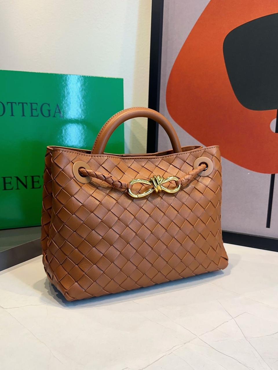 Bolsa Bottega Veneta Andiamo Pequena - Imagem 17