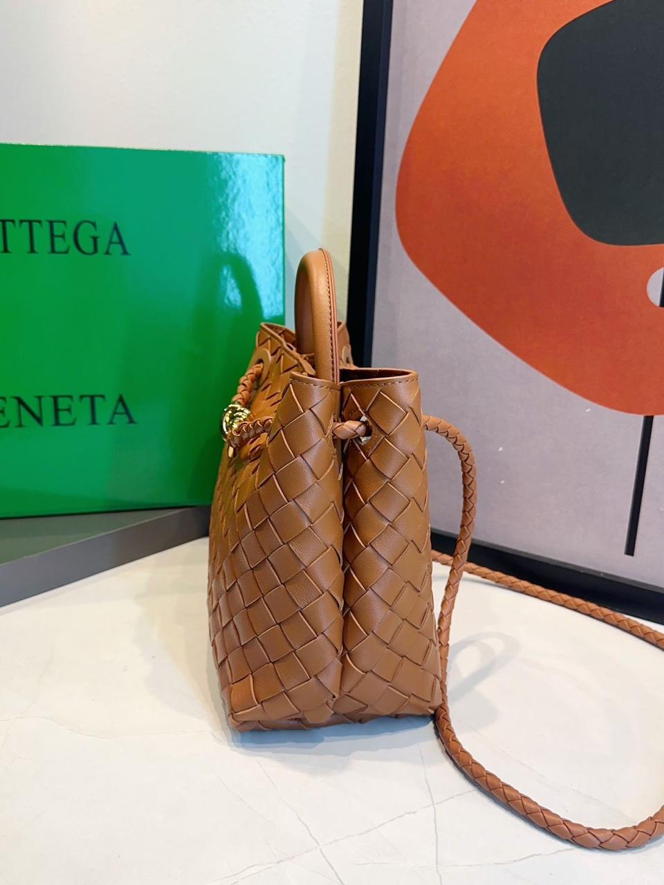 Bolsa Bottega Veneta Andiamo Pequena - Imagem 20