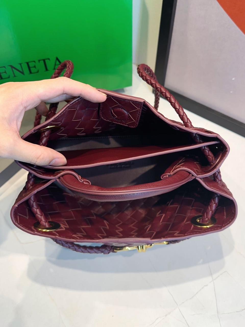 Bolsa Bottega Veneta Andiamo Pequena - Imagem 13