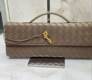 Bolsa Clutch Bottega Longo Andiamo com Alça - Marrom