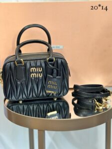 Bolsa Miu Miu Acardie Matelassê - Preto