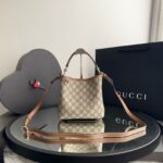 Bolsa Gucci Bucket Bag Monogram - Bege/Marrom