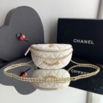 Bolsa Chanel Pochete Pérolas - Branco/Dourado