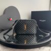 Bolsa YSL Câmera Lou em Couro Acolchoado com Chaveiro - Preto