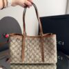 Bolsa Gucci tote pequena GG Emblem