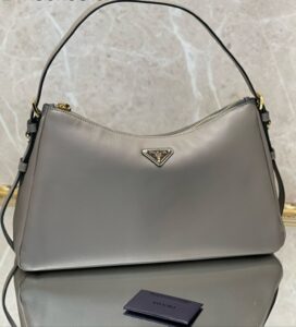 Bolsa Prada Aimée Grande Em Couro - Cinza