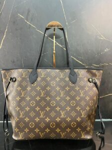 Bolsa LV Neverfull Inside Out MM - Preto