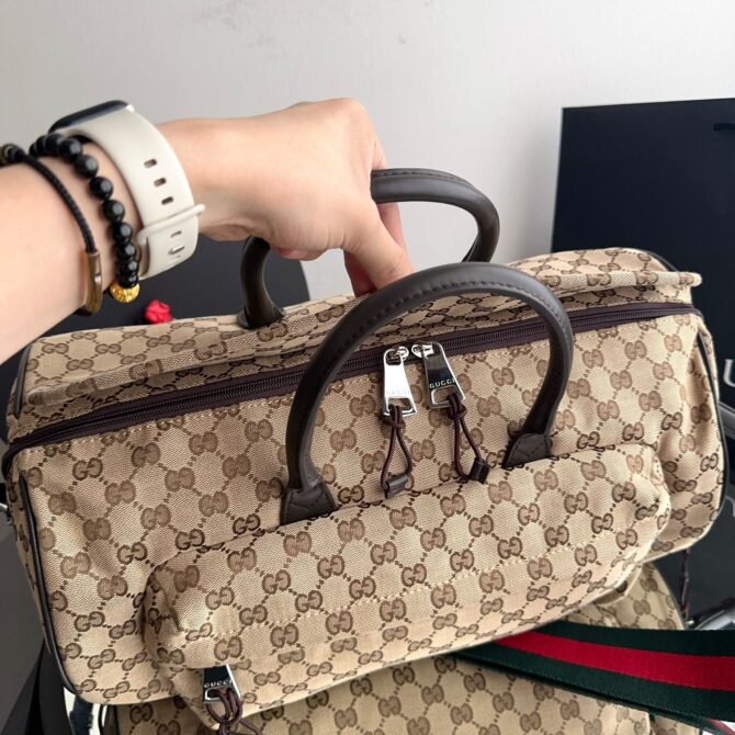 Bolsa Gucci De Viagem Média GG - Image 6